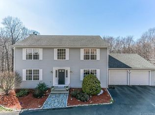9 Overlook Dr, North Branford, CT 06471