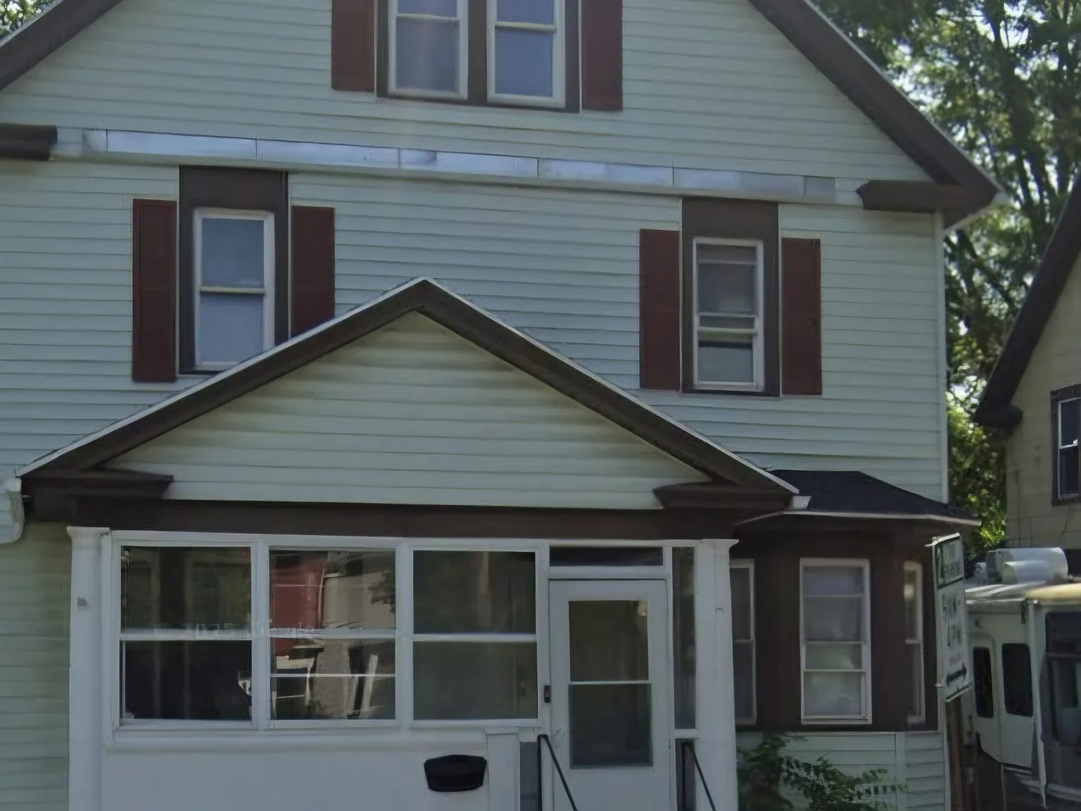 3 bed, 1.5 bath, 1334 sqft, $2,100 — Photo 1