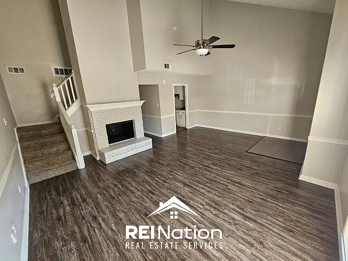 3 bed, 2.0 bath, 1427 sqft, $1,595 — Photo 3