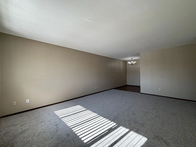 41 Arlington Ave West — Photo 7