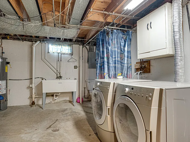 1221 N Webster St — Photo 12
