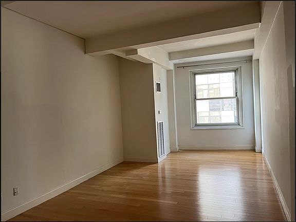 3rd image of 88 Greenwich St APT 821