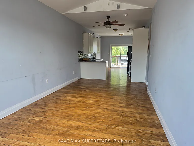222 Phillips St #UPPER — Photo 15
