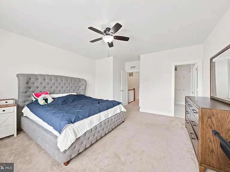 44730 Tiverton Sq — Photo 16