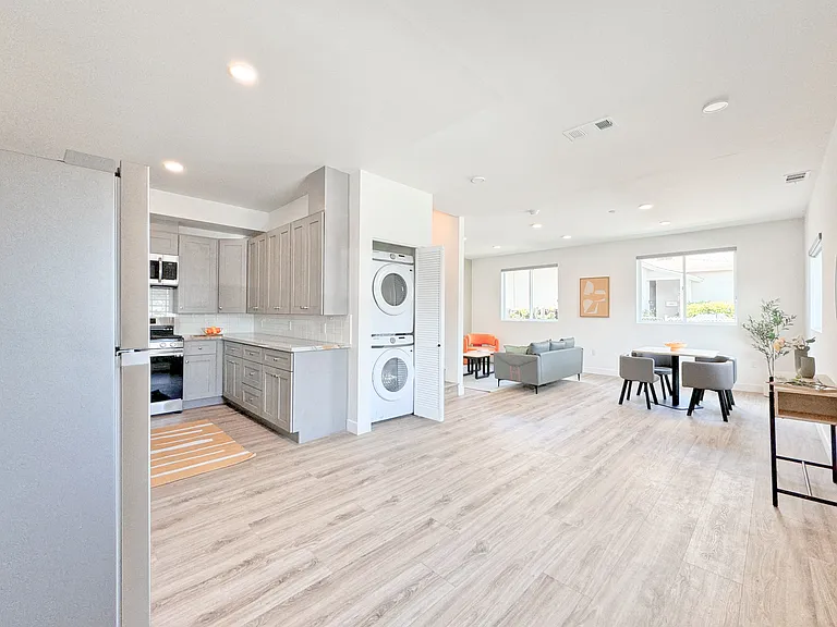 1743 Armacost Ave — Photo 21