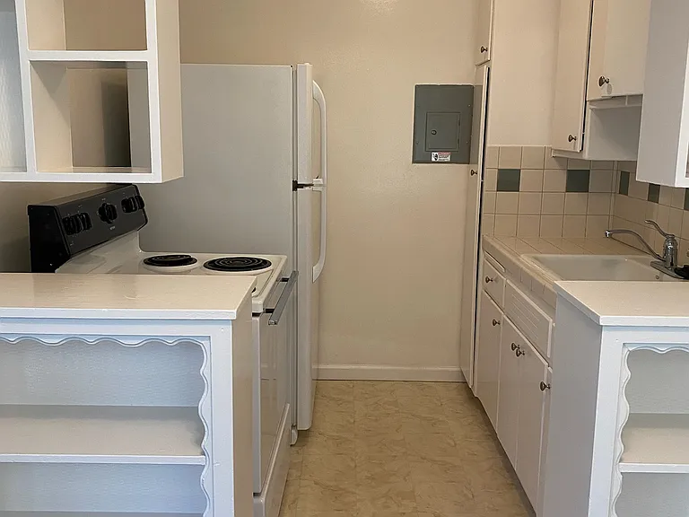 335 Adams St #4 — Photo 6