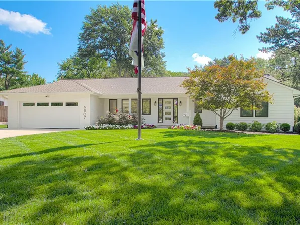 6807 Broadmoor St, Overland Park, KS 66204