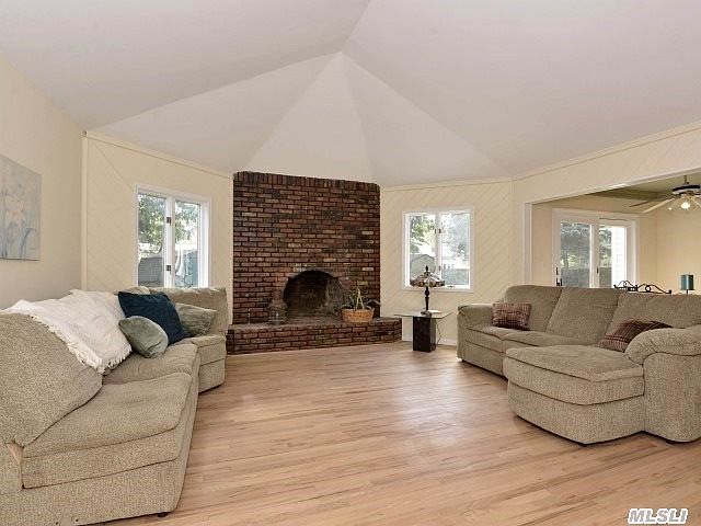 1st image of 19 Granada Cir