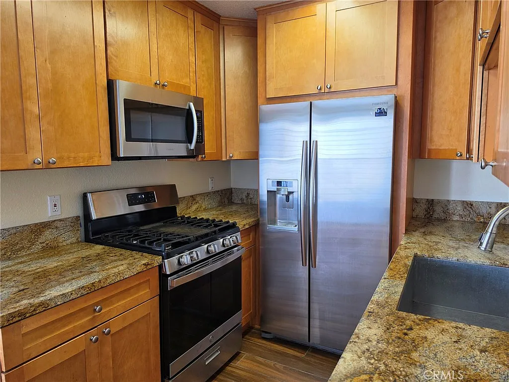2 bed, 648 sqft, $2,950 — Photo 4