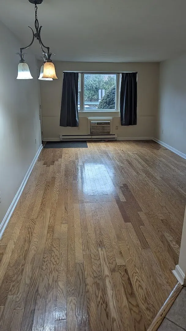 Please Respond Directly to the Online Listing, Calls May Not Be Returned — Photo 2