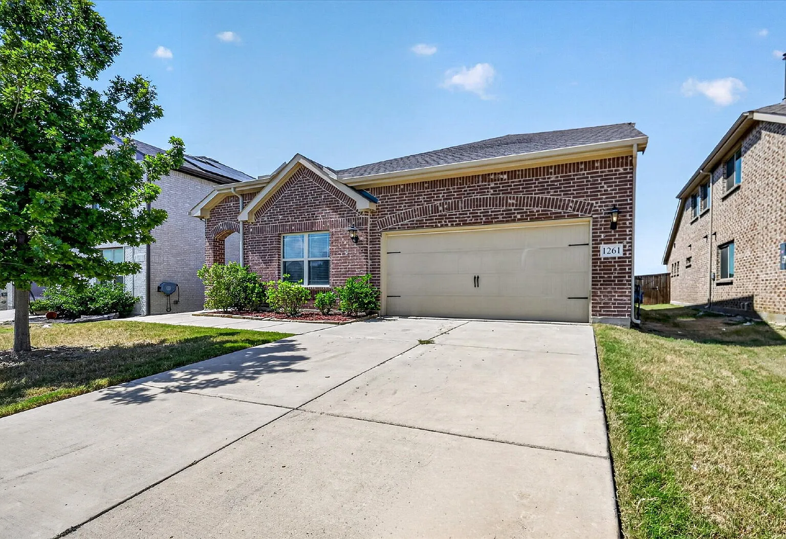 6 bed, 3.0 bath, 2500 sqft, $3,500 — Photo 1