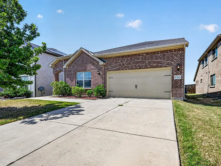 1261 Rosebush Rd — Photo 1