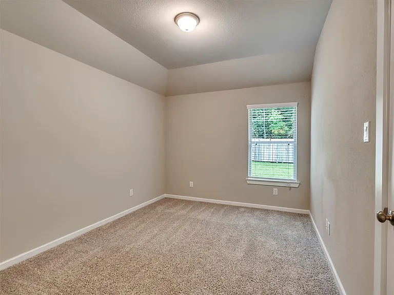 8510 Amber Bend Dr — Photo 33