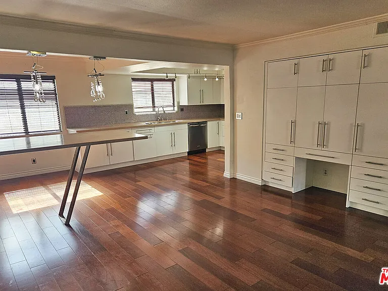 13243 Vanowen St #3 — Photo 7