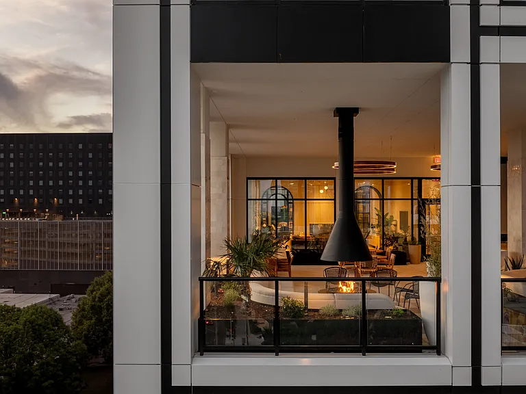 Emmi Midtown — Photo 9