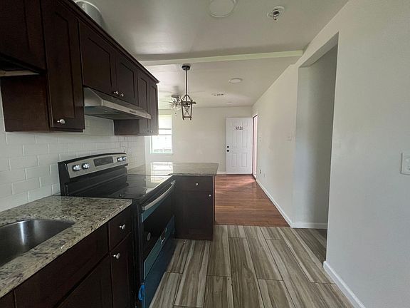 2nd image of 8326 Palm St #8326