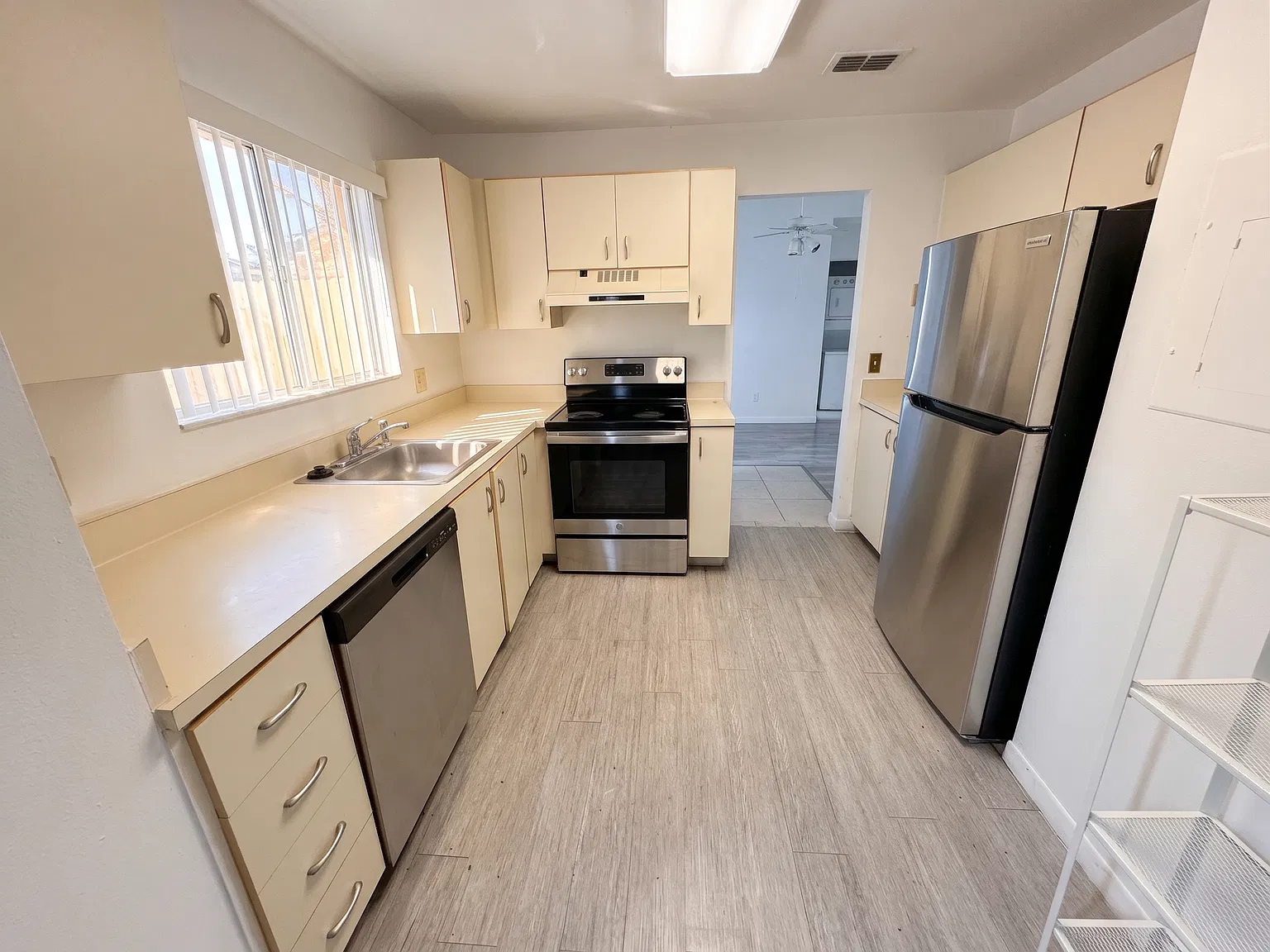 2512 Woodgate Boulevard, #204 - 204 — Photo 4