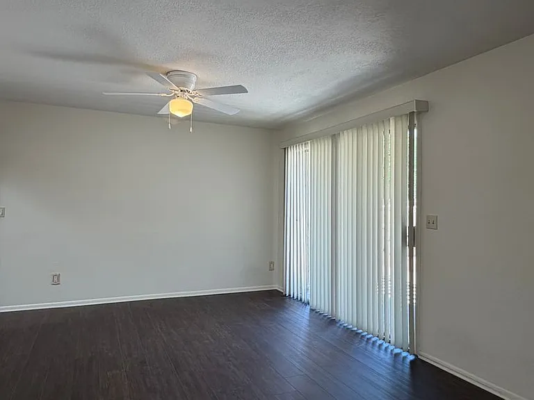 5213 N Tigua Dr — Photo 2