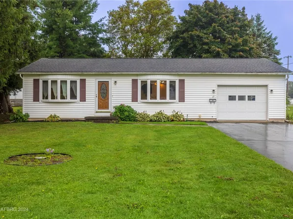 29 Broadway St, Oakfield, NY 14125