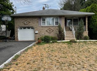 82 Elm Ave, Iselin, NJ 08830