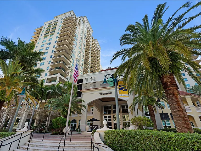 610 W Las Olas Blvd — Photo 9