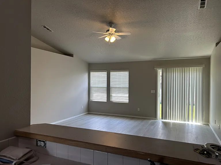 119 Midvale Ave — Photo 4