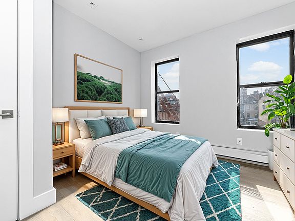 3rd image of 215 E 117th St APT 21