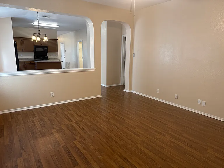 9742 Girth Ln — Photo 5