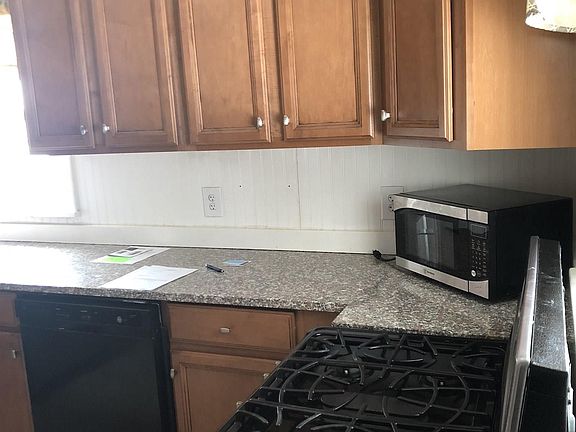 4th image of 36 Cooper Ave
