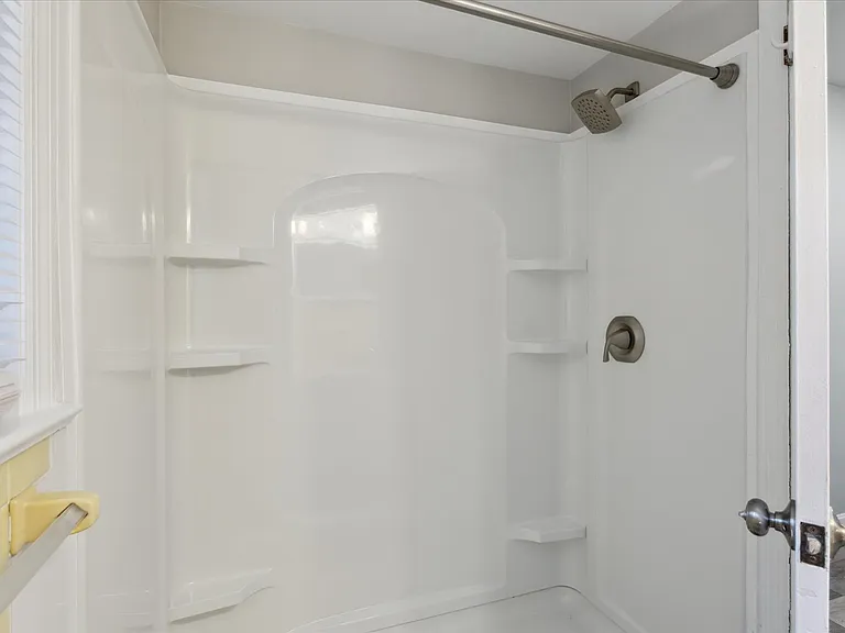 112 Leslie Dr — Photo 54