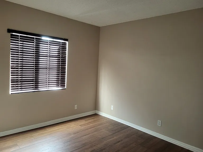2082 Madeira Dr — Photo 10