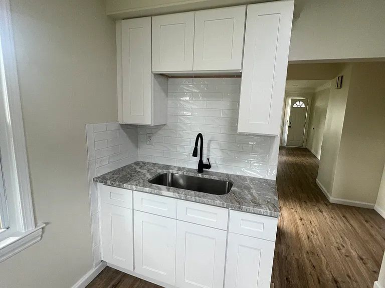 23392 Hazelwood Ave — Photo 9