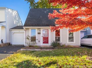 3S321 Blackthorn Ln, Warrenville, IL
