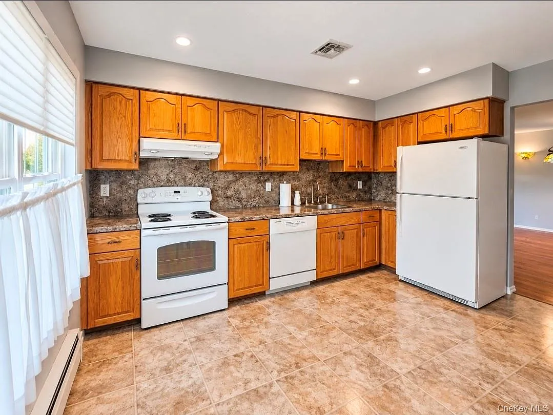 2 bed, 2.0 bath, 1293 sqft, $3,300 — Photo 3