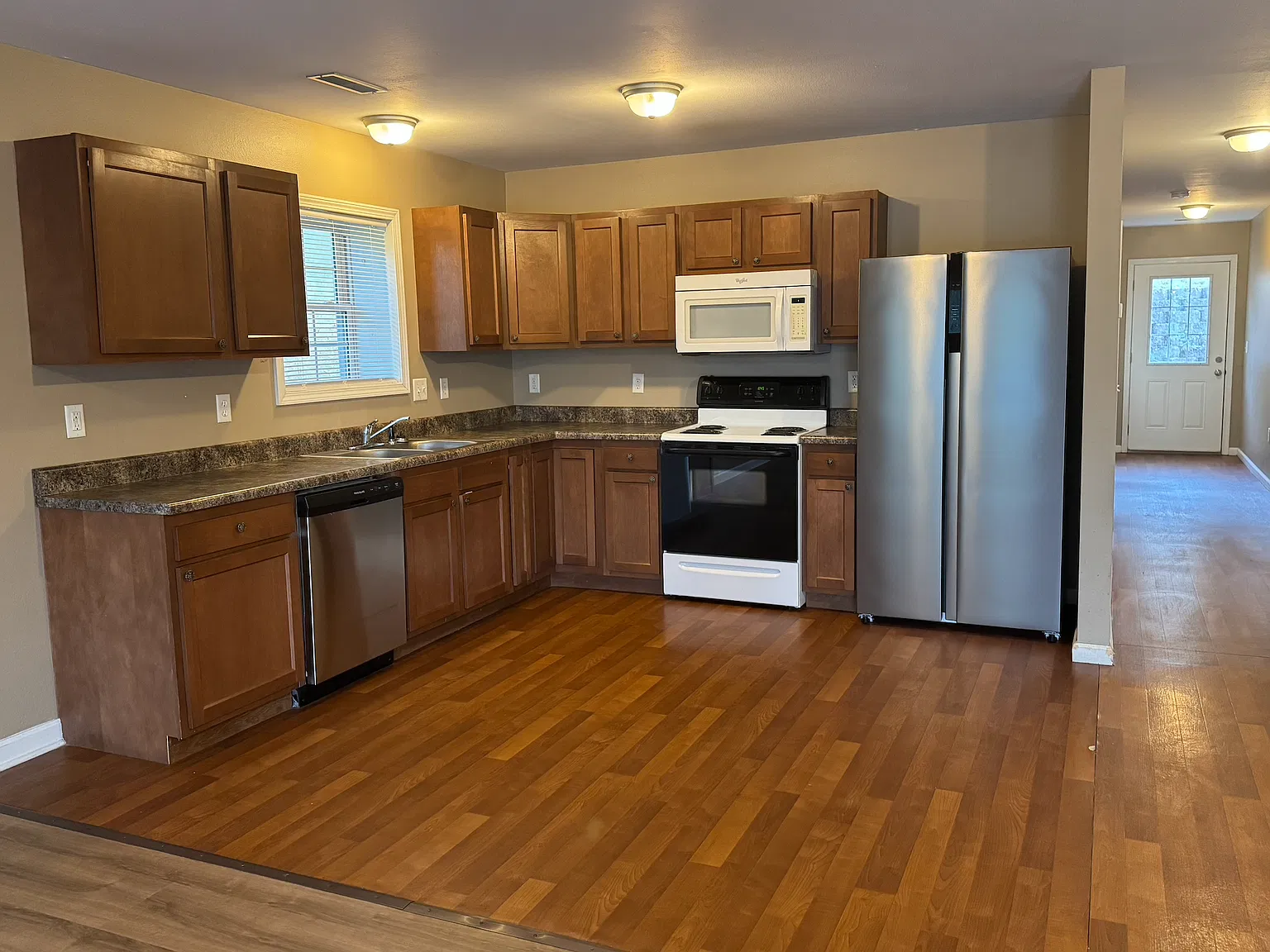 3 bed, 1300 sqft, $1,250 — Photo 3