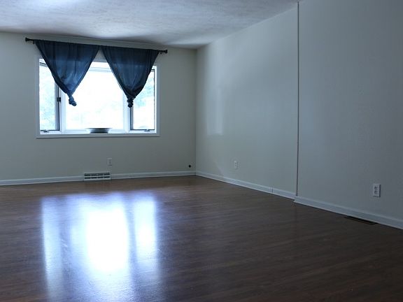 2nd image of 2117 Croydon Ave APT 3