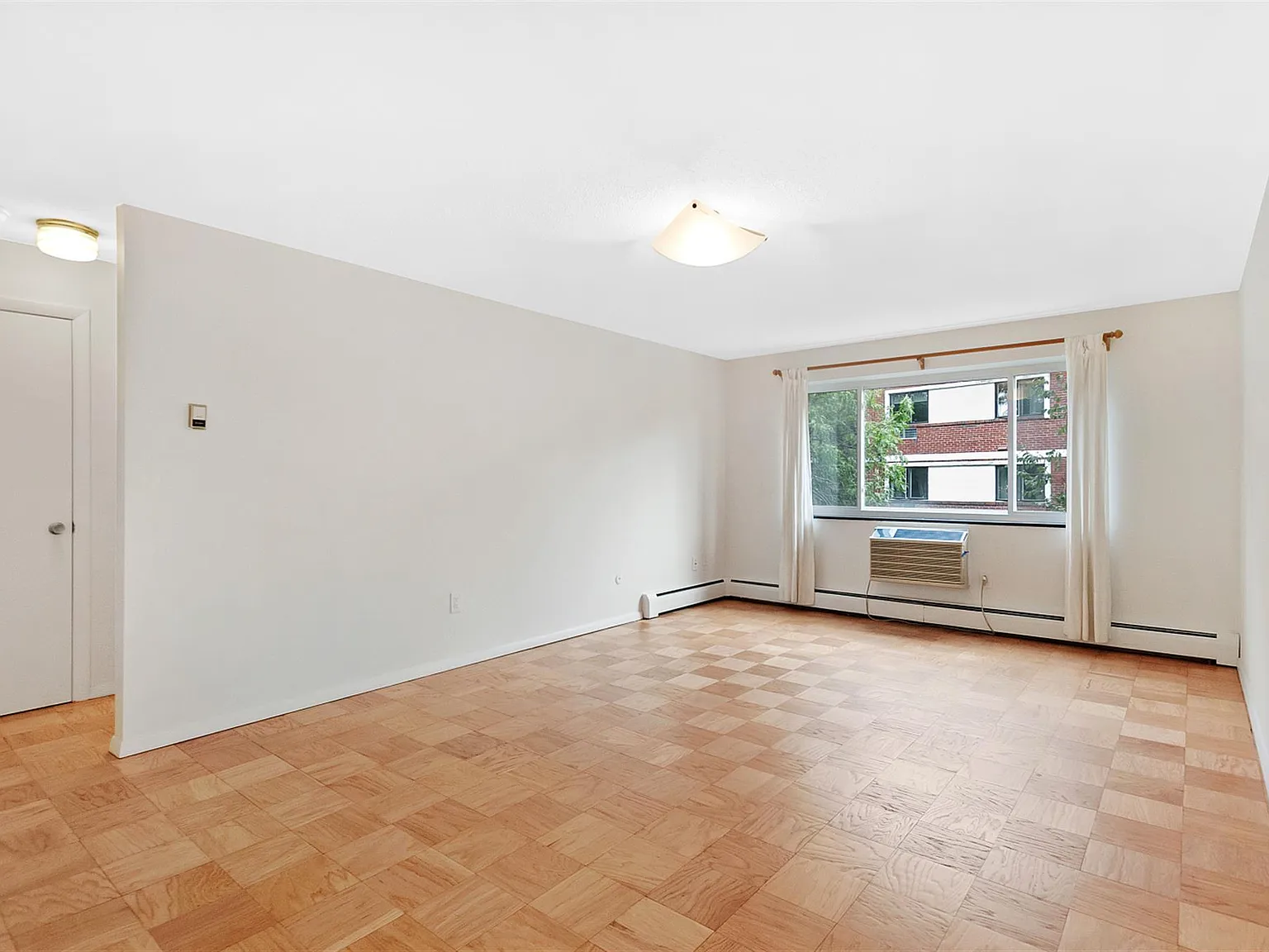 3 bed, 1300 sqft, $4,500 — Photo 2