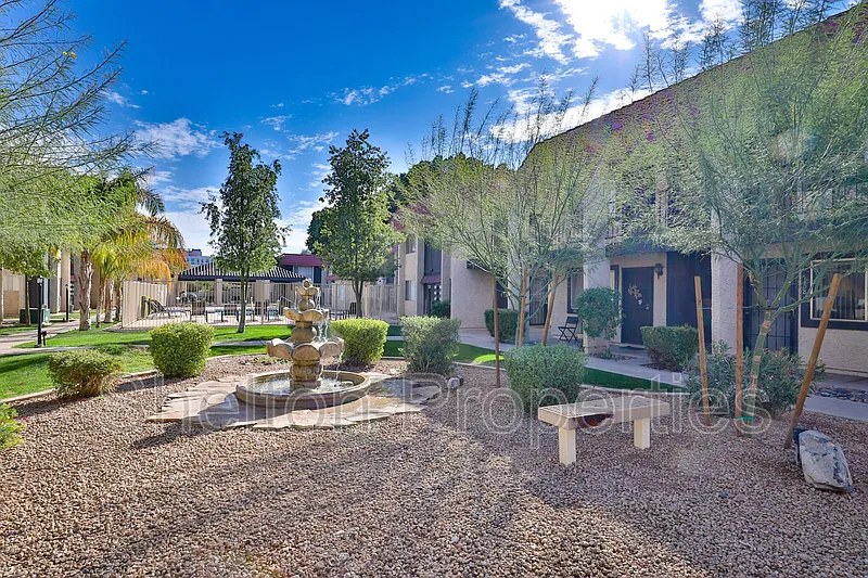 1 bed, 1.0 bath, 595 sqft, $1,250 — Photo 3