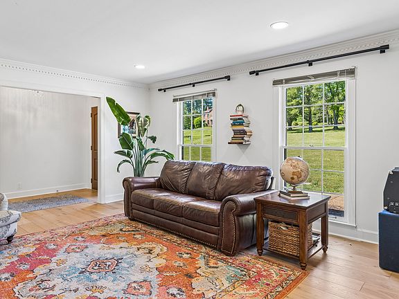 5th image of 2013 Cedarmont Dr