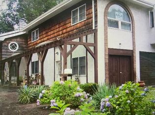 11 Forest Ln, Great Neck, NY 11024