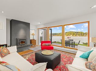 2330 Harbour Rd #3, Sidney, BC V8L2P8