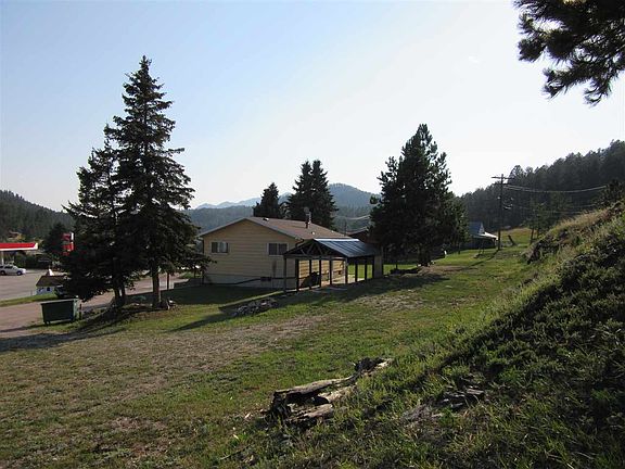 3rd image of 272 Pond Ct