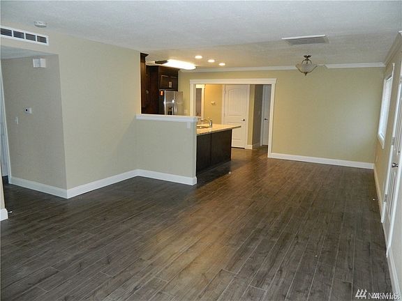 2nd image of 1614 21st St NE