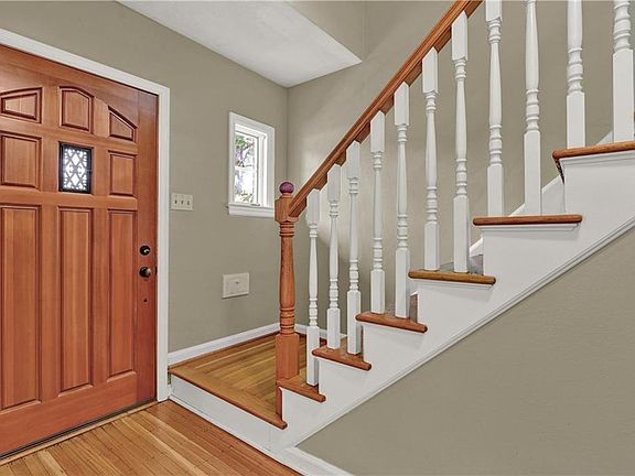 4th image of 7 E Westfield Blvd
