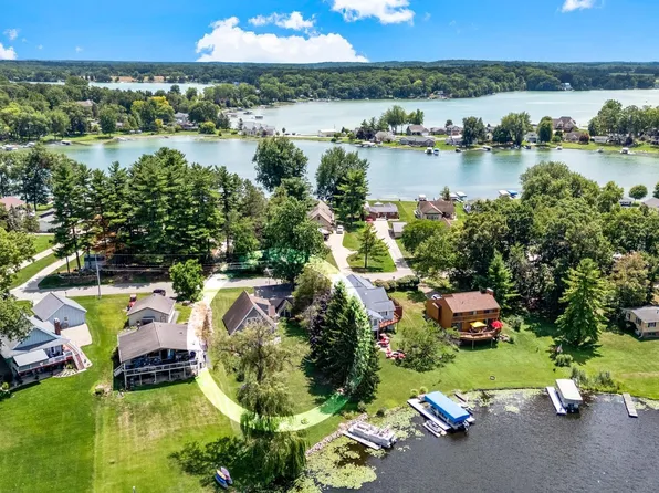 235 Pine Hill Lake Dr, Horton, MI 49246