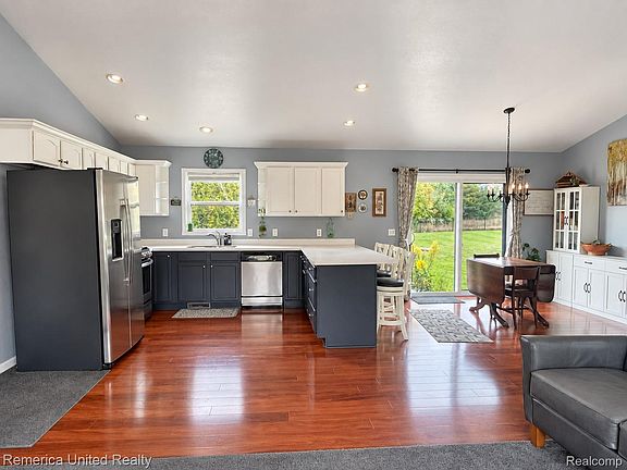 3rd image of 849 Denie Ln