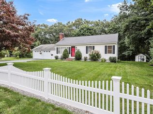 37 Pine Ridge Dr, Franklin, MA 02038