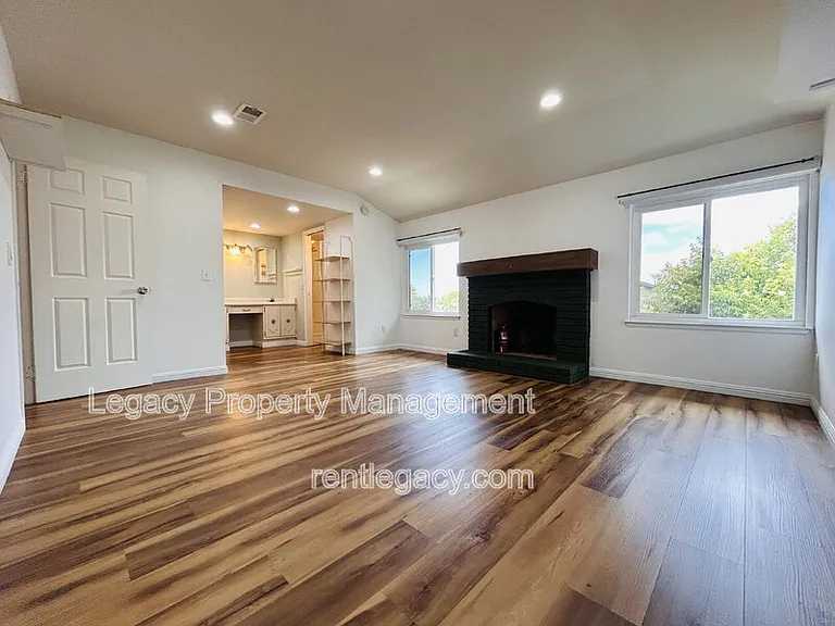 493 Dahlia St — Photo 21