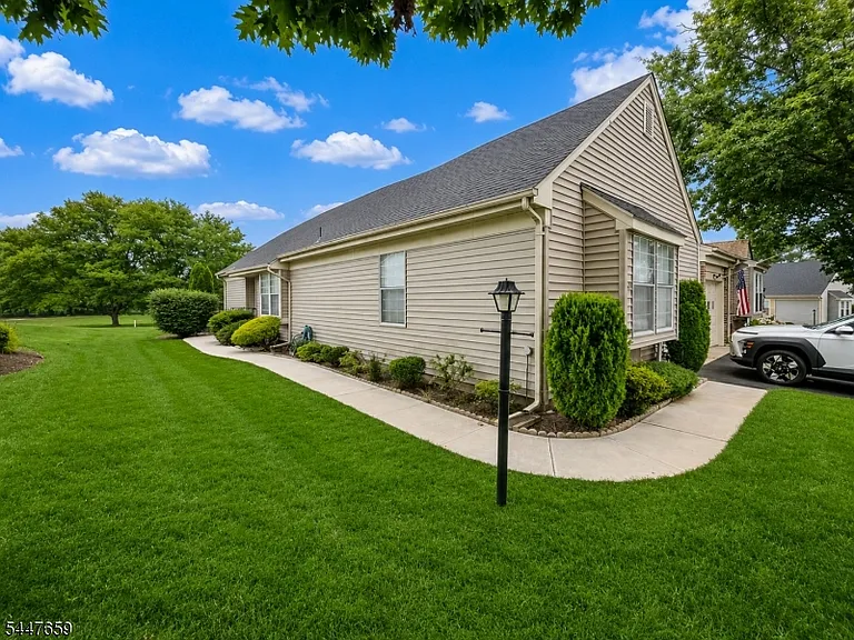 6 Patrick Henry Ct #B — Photo 2