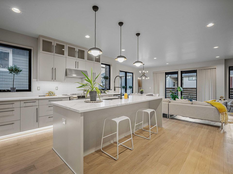 1st image of 61579 SW Riverwalk Ln